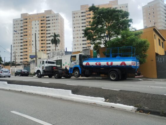 Caminhão sendo guinchado 4 Guincho pesado